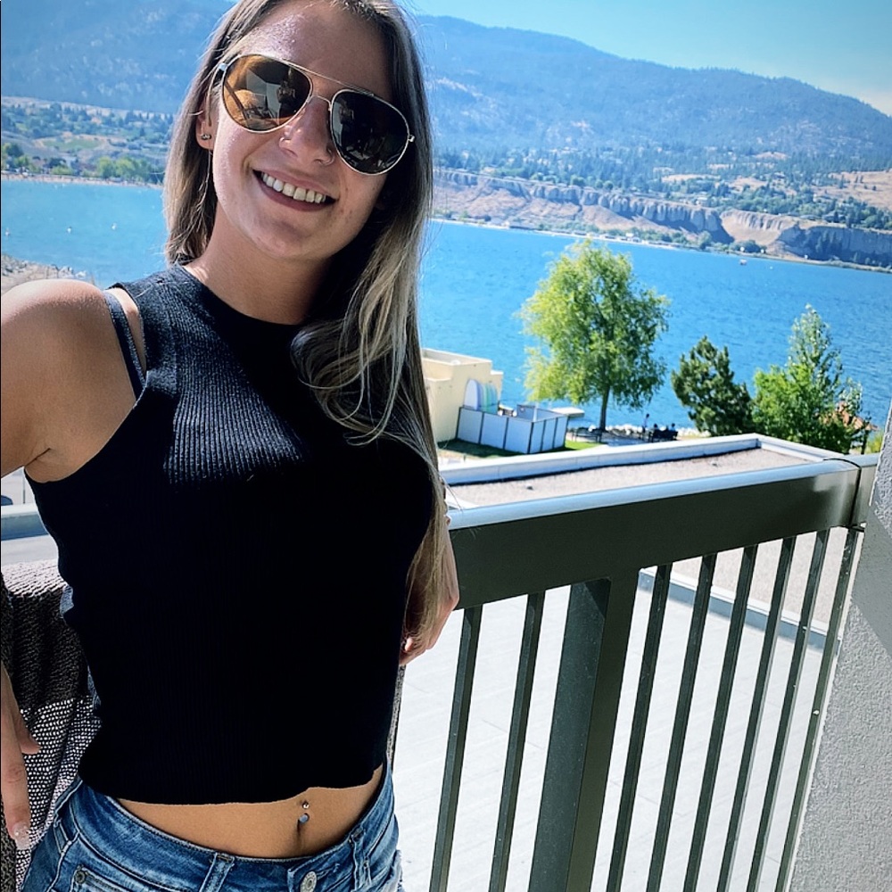 Meet your Posher, Brittani
